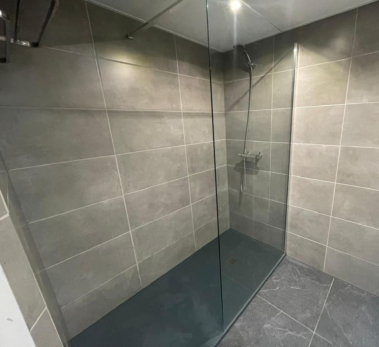 Edificio Gijon Newly Renovated Two-Bedroom Apartment بينايدورم المظهر الخارجي الصورة