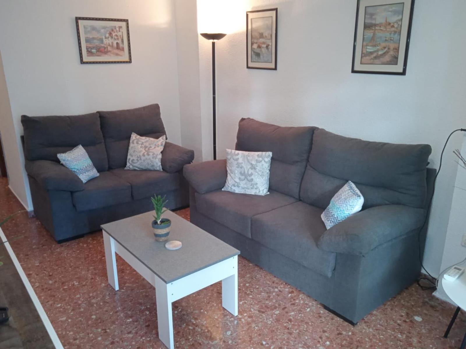 Edificio Gijon Newly Renovated Two-Bedroom Apartment بينايدورم المظهر الخارجي الصورة