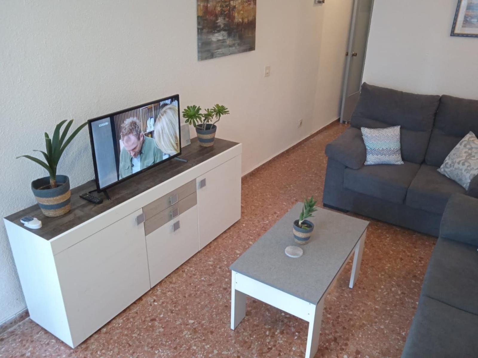 Edificio Gijon Newly Renovated Two-Bedroom Apartment بينايدورم المظهر الخارجي الصورة
